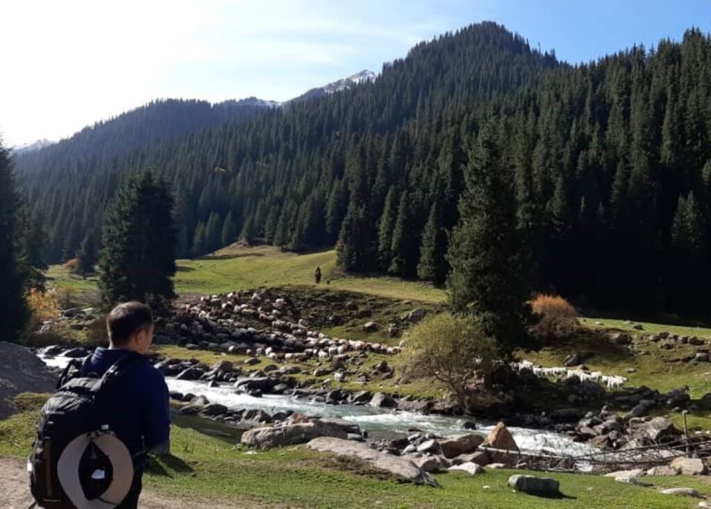 altyn arashan river Tours Kyrgyzstan, Silk Road, Tours Central Asia, Horse riding tour, Kyrgyzstan, Trekking tour, Altyn Arashan, Issyk-Kul lake, Son-Kol lake