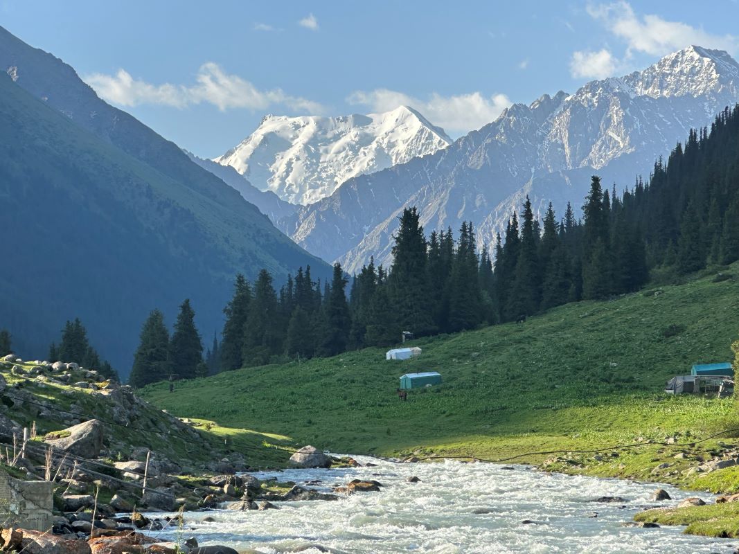 Tours Kyrgyzstan, Silk Road, Tours Central Asia, Horse riding tour, Kyrgyzstan, Trekking tour, Altyn Arashan, Issyk-Kul lake, Son-Kol lake