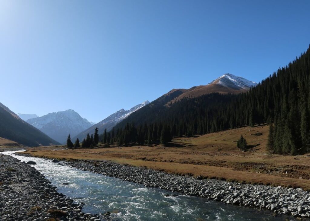 river in Altyn_Arashan Tours Kyrgyzstan, Silk Road, Tours Central Asia, Horse riding tour, Kyrgyzstan, Trekking tour, Altyn Arashan, Issyk-Kul lake, Son-Kol lake
